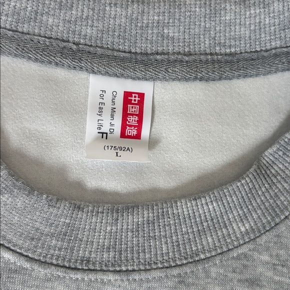 NWOT Men’s Large Detroit Red Wings Grey Crewneck - Picture 3 of 3